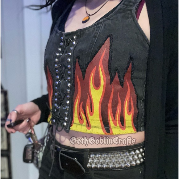 Rocker Flame Studded crop top - Picture 4 of 8
